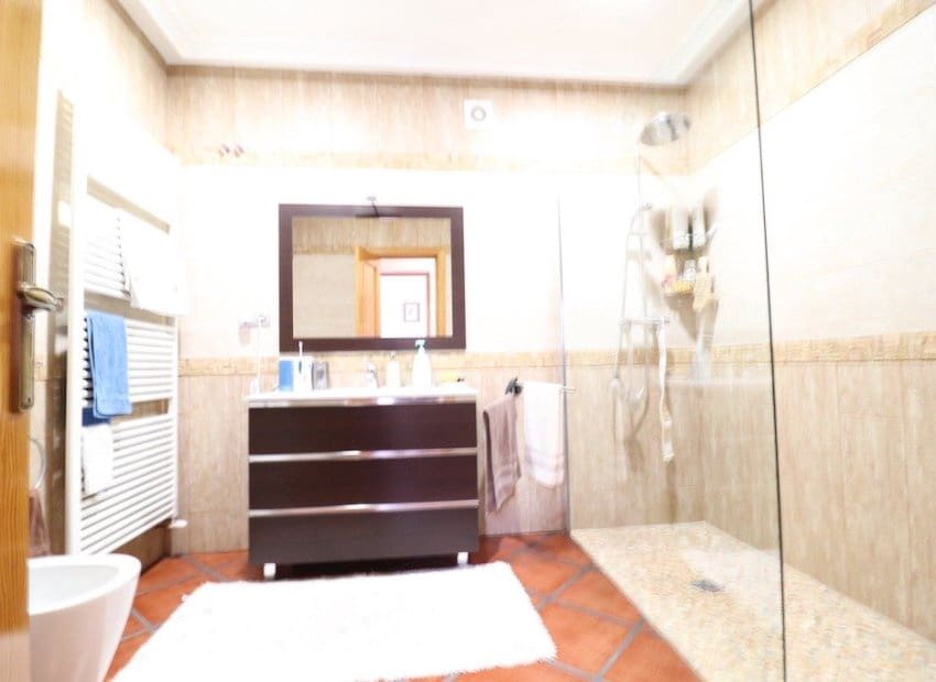 5 sypialnia Willa na sprzedaż w El Chaparral z basenem - 780 000 € (Ref: 8524595)