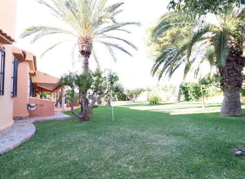 5 sypialnia Willa na sprzedaż w El Chaparral z basenem - 780 000 € (Ref: 8524595)