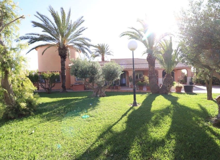 5 sypialnia Willa na sprzedaż w El Chaparral z basenem - 780 000 € (Ref: 8524595)