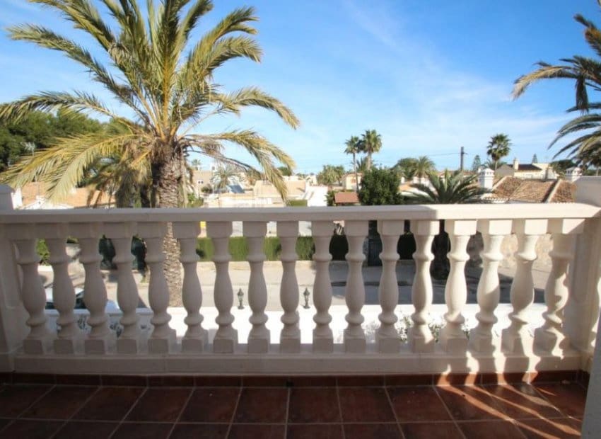 4 bedroom Villa for sale in Orihuela Costa with pool - € 910,000 (Ref: 8524597)