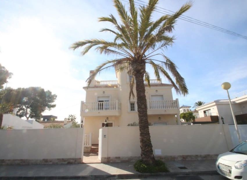 4 bedroom Villa for sale in Orihuela Costa with pool - € 910,000 (Ref: 8524597)