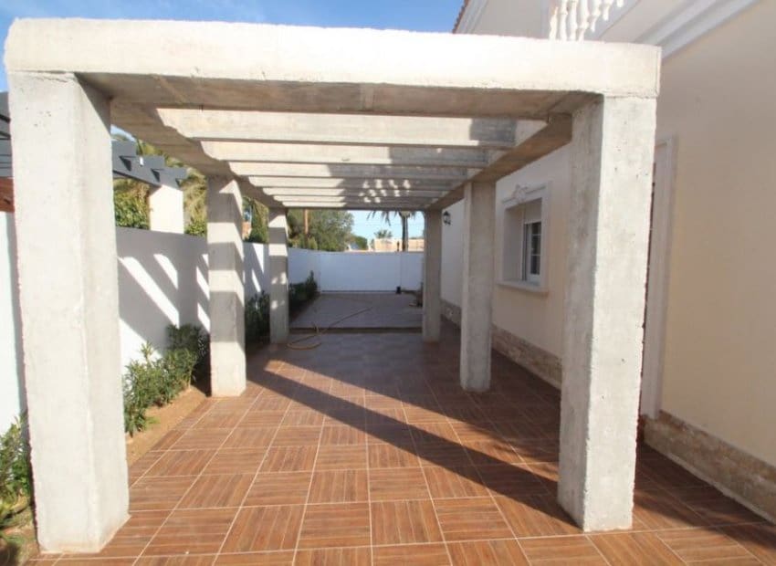 4 bedroom Villa for sale in Orihuela Costa with pool - € 910,000 (Ref: 8524597)
