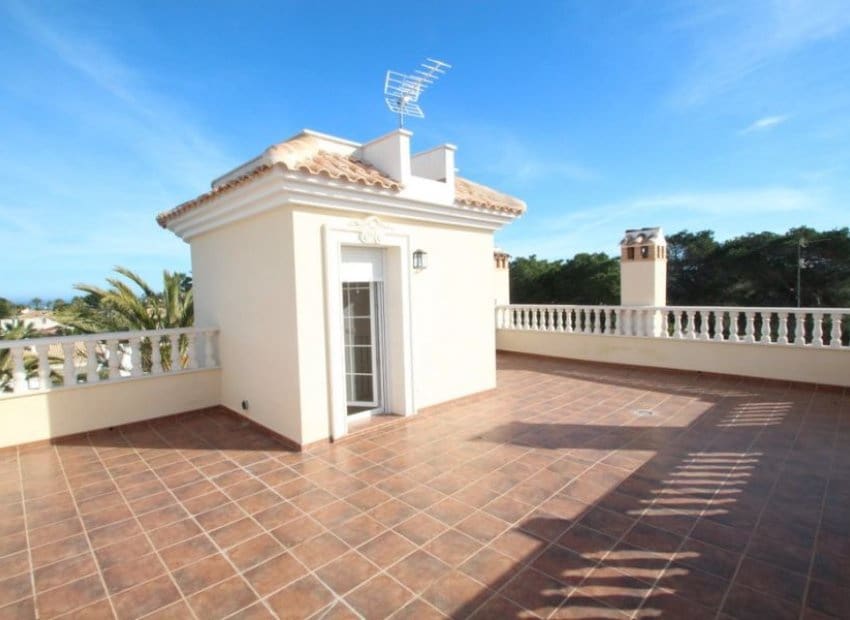 4 bedroom Villa for sale in Orihuela Costa with pool - € 910,000 (Ref: 8524597)