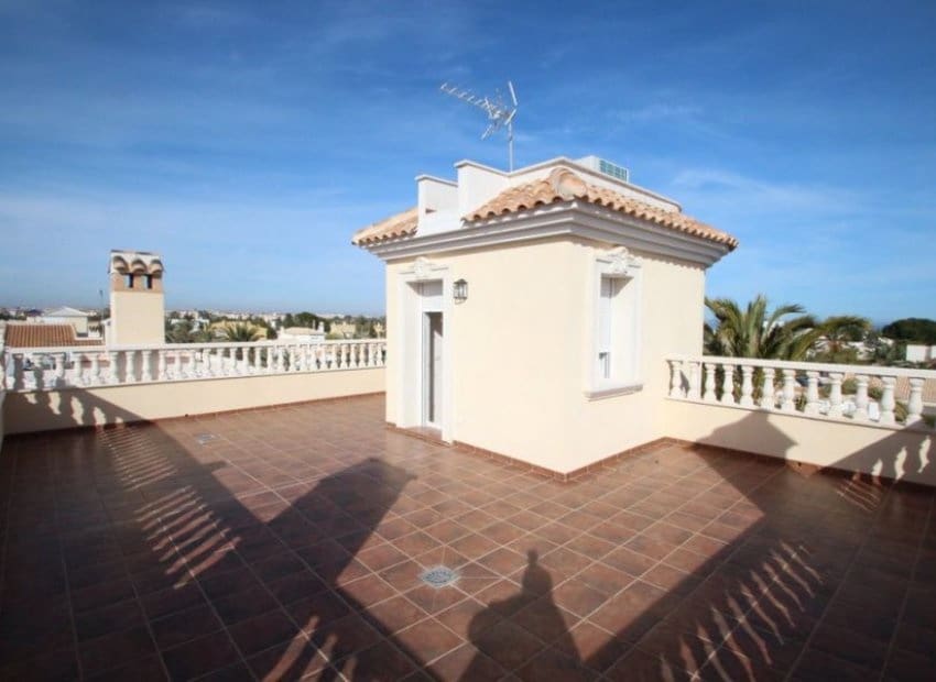 4 bedroom Villa for sale in Orihuela Costa with pool - € 910,000 (Ref: 8524597)