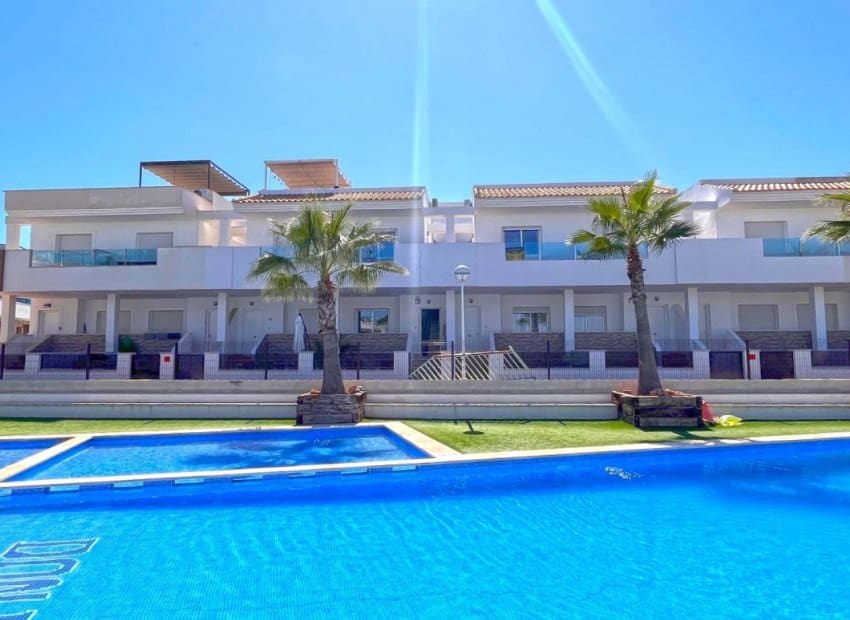 3 sovrum Radhus till salu i Los Balcones med pool - 329 950 € (Ref: 8532687)