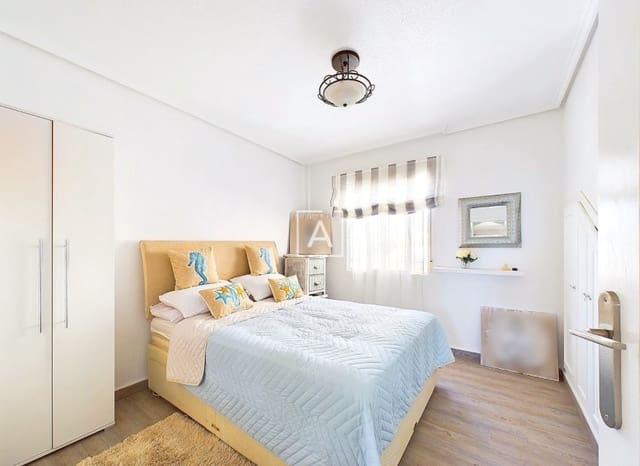 3 quarto Moradia para venda em Pinar de Campoverde, Pilar de la Horadada com piscina - 249 995 € (Ref: 8550130)