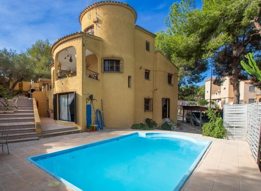 6 soveværelse Villa til salg i Filipinas med swimmingpool - € 450.000 (Ref: 8580885)