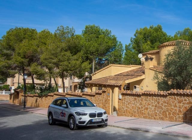 6 soveværelse Villa til salg i Las Filipinas med swimmingpool - € 450.000 (Ref: 8580885)