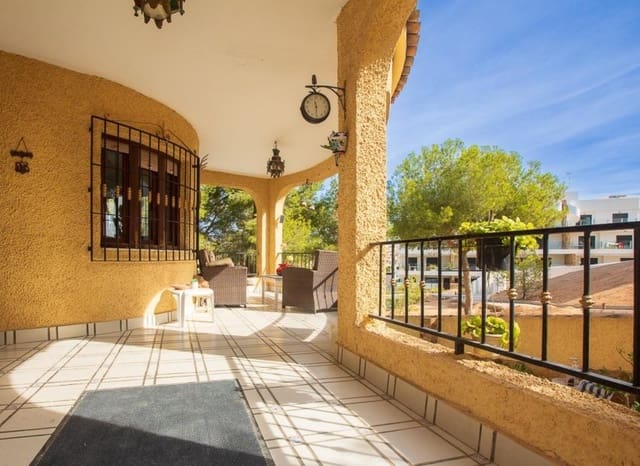 6 soveværelse Villa til salg i Las Filipinas med swimmingpool - € 450.000 (Ref: 8580885)