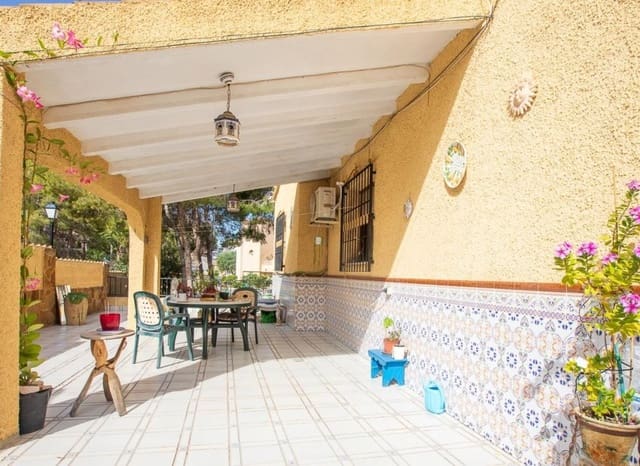 6 soveværelse Villa til salg i Las Filipinas med swimmingpool - € 450.000 (Ref: 8580885)