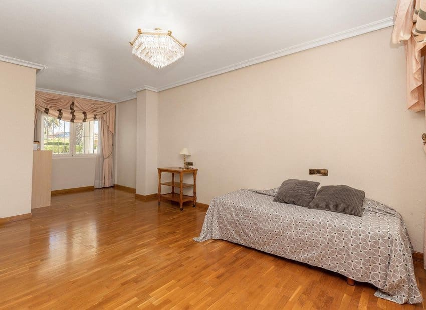 5 soverom Villa til salgs i La Torreta med svømmebasseng - € 780 000 (Ref: 8580897)