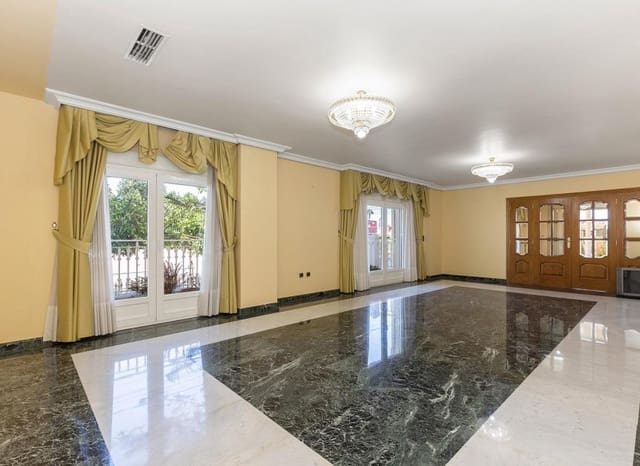 5 sypialnia Willa na sprzedaż w La Torreta, Torrevieja z basenem - 780 000 € (Ref: 8580897)