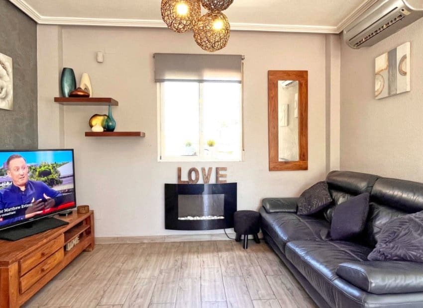 4 soveværelse Villa til salg i La Zenia med swimmingpool - € 399.000 (Ref: 8580915)