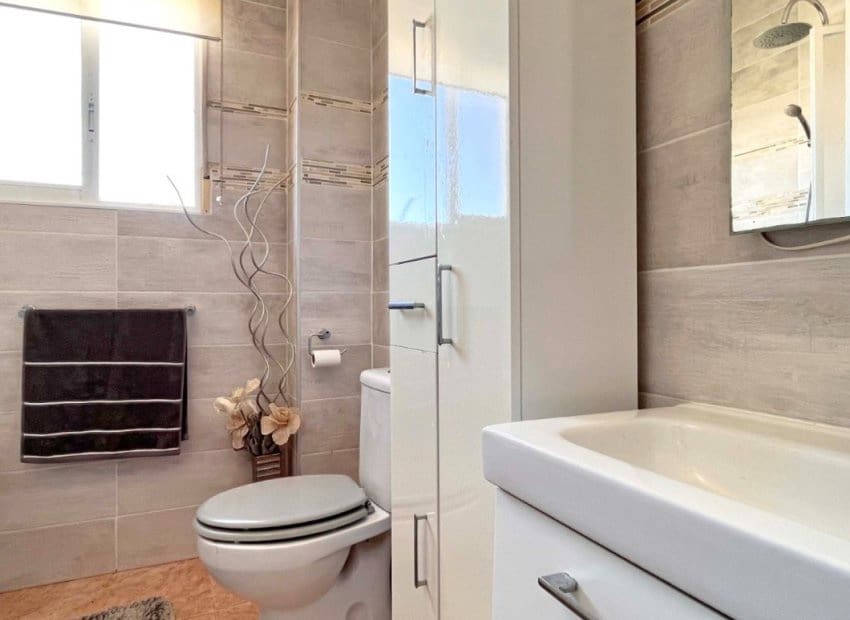 4 soveværelse Villa til salg i La Zenia med swimmingpool - € 399.000 (Ref: 8580915)