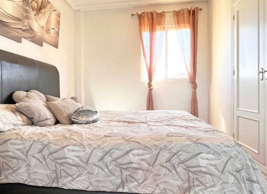 4 soveværelse Villa til salg i La Zenia med swimmingpool - € 399.000 (Ref: 8580915)