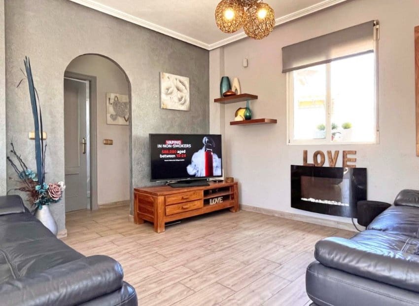 4 soveværelse Villa til salg i La Zenia med swimmingpool - € 399.000 (Ref: 8580915)