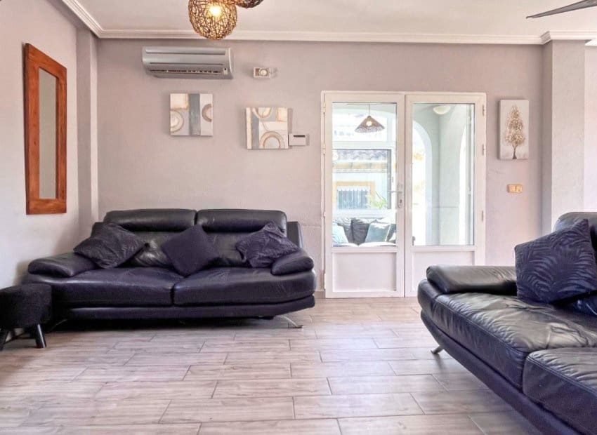 4 soveværelse Villa til salg i La Zenia med swimmingpool - € 399.000 (Ref: 8580915)