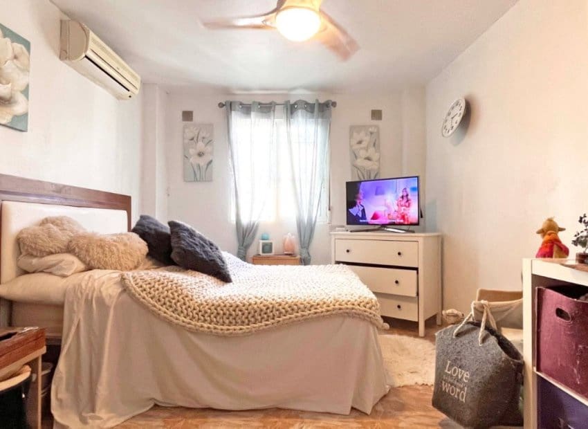 4 soveværelse Villa til salg i La Zenia med swimmingpool - € 399.000 (Ref: 8580915)