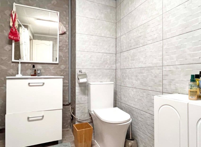 4 soveværelse Villa til salg i La Zenia med swimmingpool - € 399.000 (Ref: 8580915)