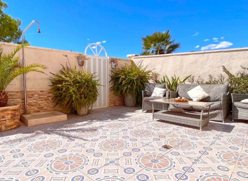 4 soveværelse Villa til salg i La Zenia med swimmingpool - € 399.000 (Ref: 8580915)