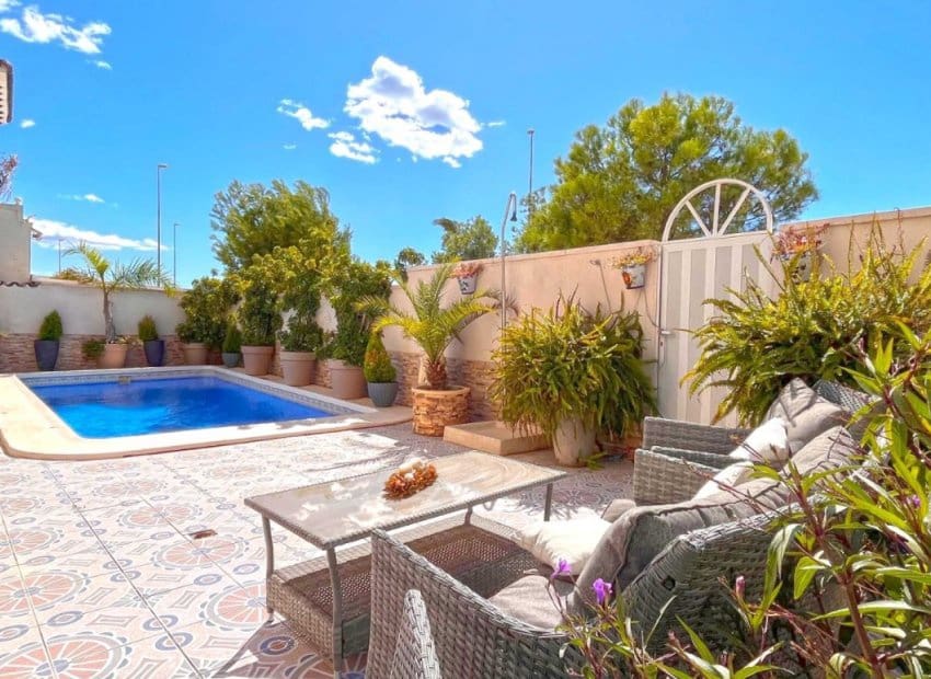 4 soveværelse Villa til salg i La Zenia med swimmingpool - € 399.000 (Ref: 8580915)
