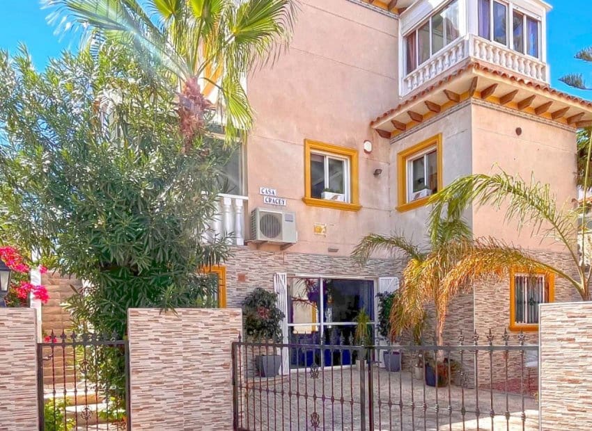 4 soveværelse Villa til salg i La Zenia med swimmingpool - € 399.000 (Ref: 8580915)