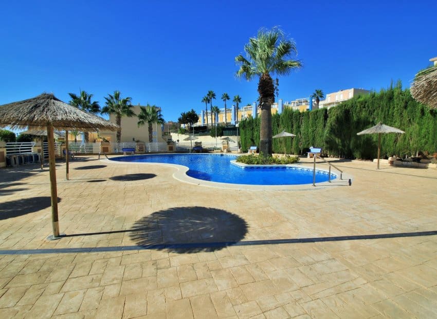 3 soveværelse Lejlighed til salg i Cabo Roig med swimmingpool - € 399.950 (Ref: 8580924)