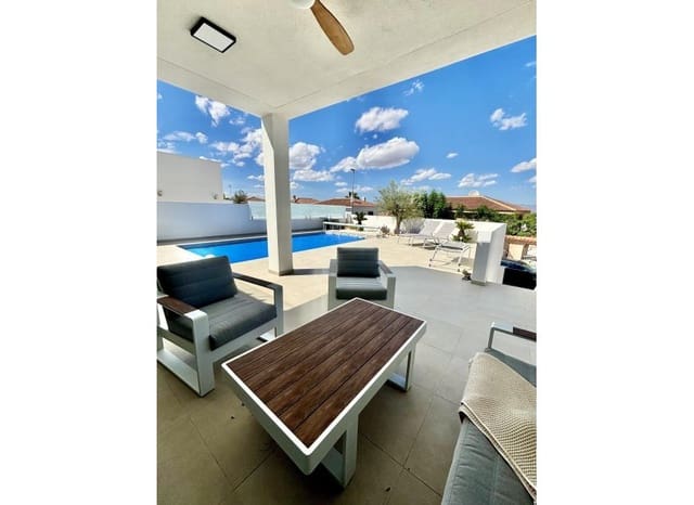 3 soveværelse Villa til salg i Benijófar med swimmingpool - € 478.732 (Ref: 8581097)