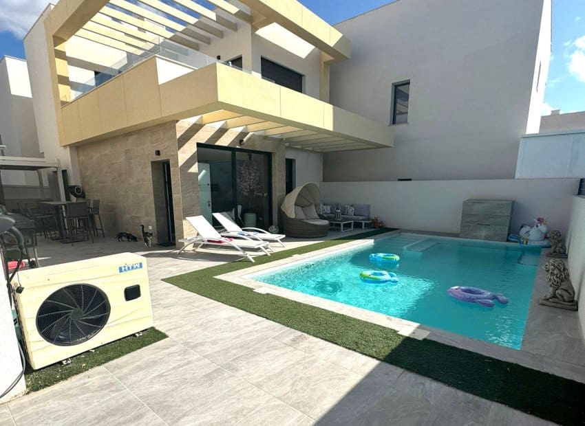 Willa na sprzedaż w Los Montesinos - 449 900 € (Ref: 8597811)