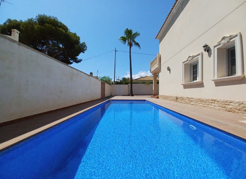 4 bedroom Villa for sale in Cabo Roig with pool - € 910,000 (Ref: 8653544)