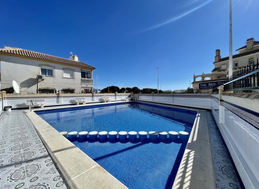2 soveværelse Lejlighed til salg i La Zenia med swimmingpool - € 189.500 (Ref: 8679047)