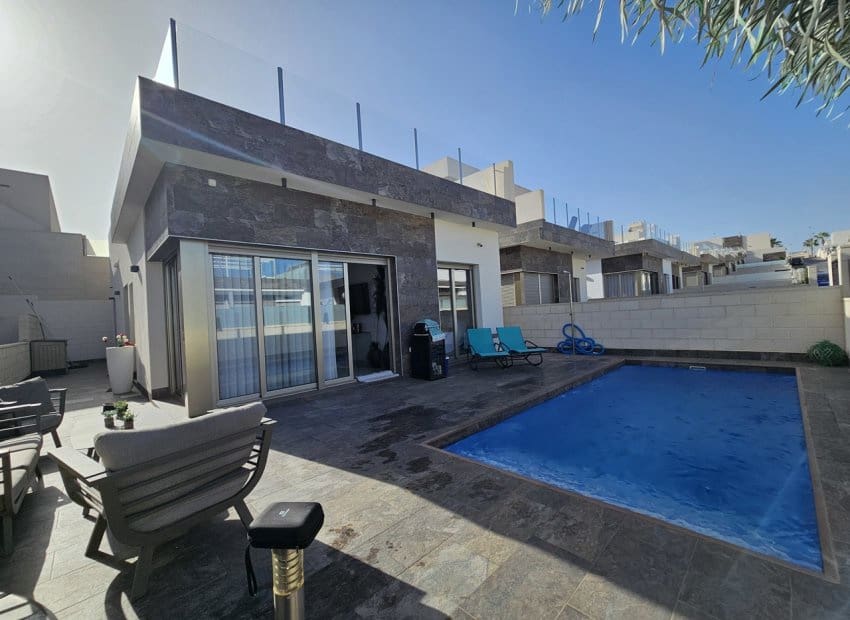 3 sypialnia Willa na sprzedaż w Villamartin z basenem - 369 950 € (Ref: 8679050)