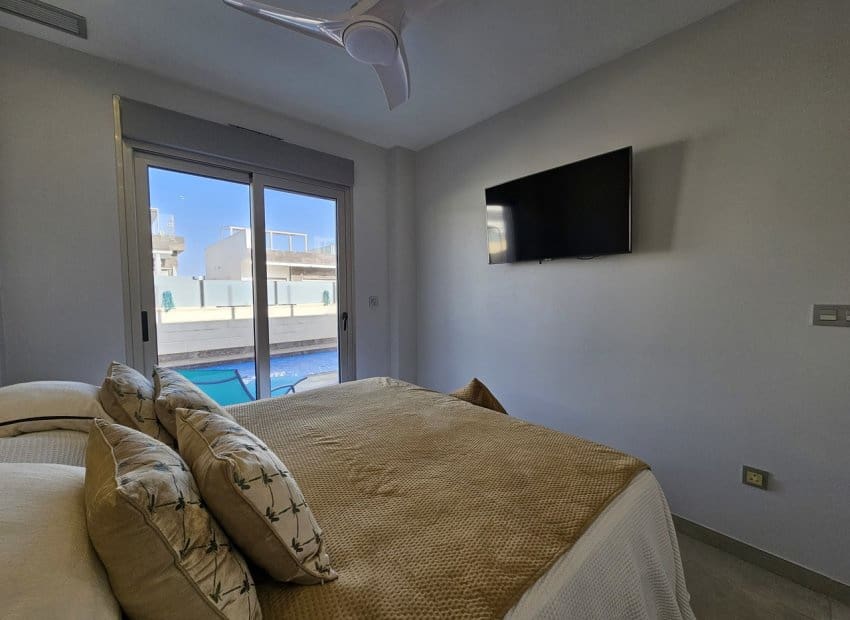 3 sypialnia Willa na sprzedaż w Villamartin z basenem - 369 950 € (Ref: 8679050)