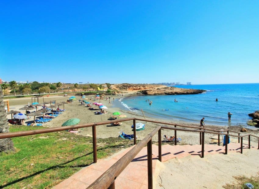 2 quarto Casa em Banda para venda em Playa Flamenca com piscina - 189 950 € (Ref: 8680812)