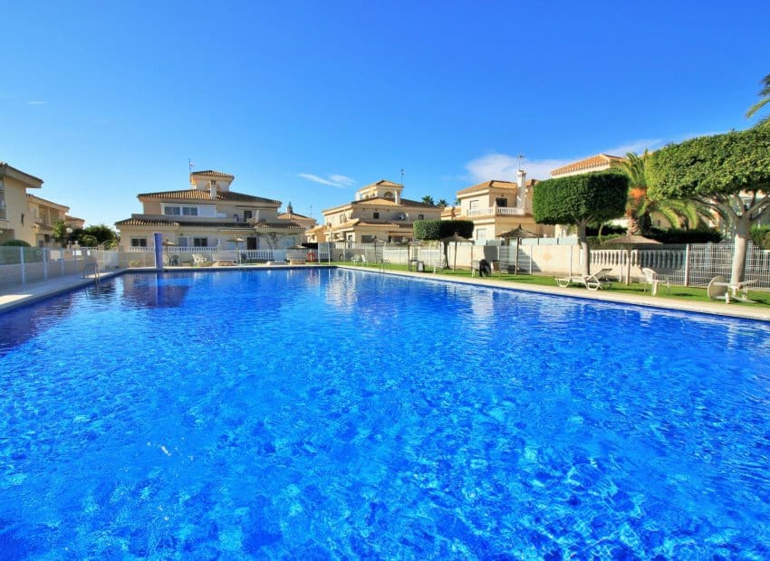 2 quarto Casa em Banda para venda em Playa Flamenca com piscina - 189 950 € (Ref: 8680812)