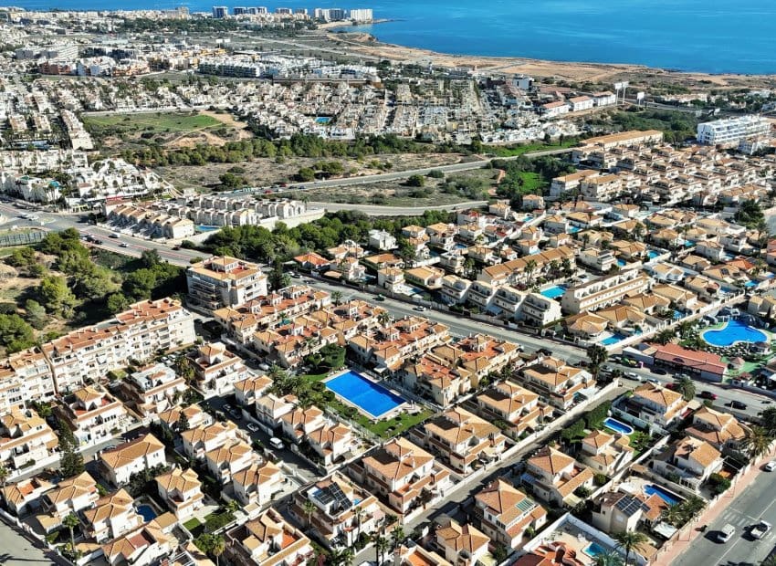 2 quarto Casa em Banda para venda em Playa Flamenca com piscina - 189 950 € (Ref: 8680812)