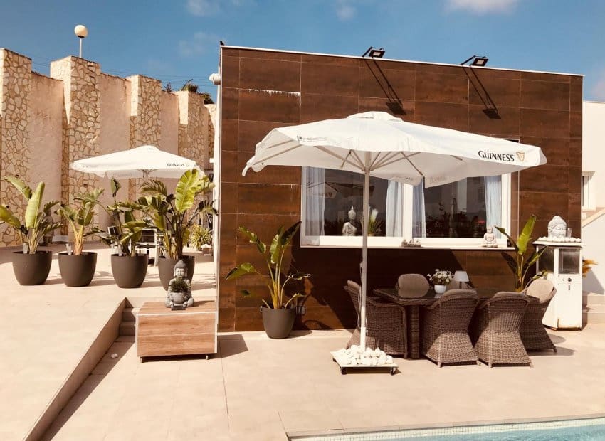 6 bedroom Villa for sale in Ciudad Quesada with pool - € 685,000 (Ref: 8680813)