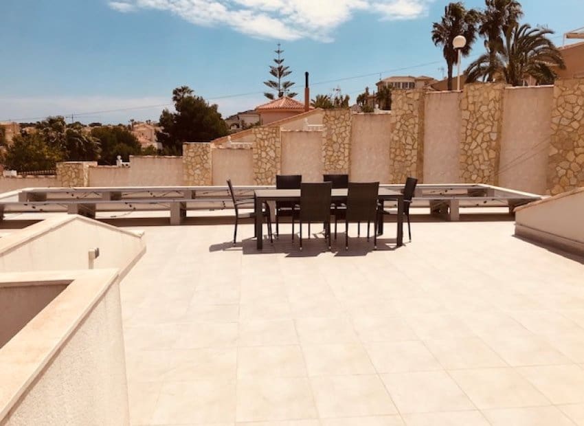 6 bedroom Villa for sale in Ciudad Quesada with pool - € 685,000 (Ref: 8680813)