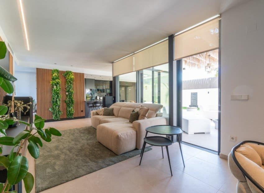 Chalet de 2 habitaciones en Los Balcones en venta con piscina - 649.000 € (Ref: 8688269)