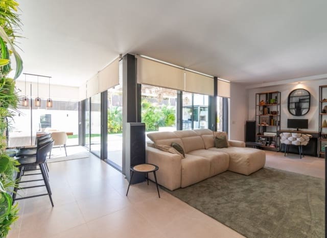 Chalet de 2 habitaciones en Los Balcones en venta con piscina - 649.000 € (Ref: 8688269)