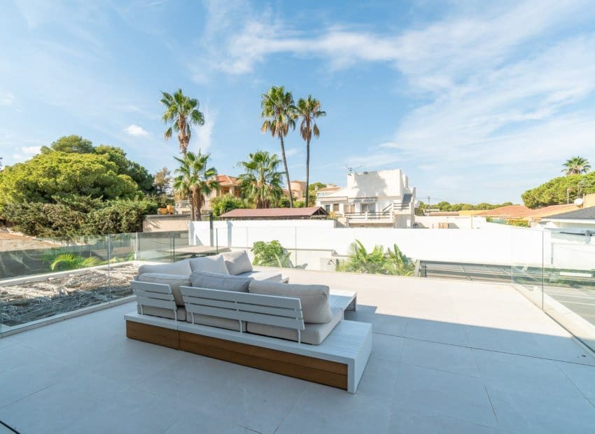 Chalet de 2 habitaciones en Los Balcones en venta con piscina - 649.000 € (Ref: 8688269)