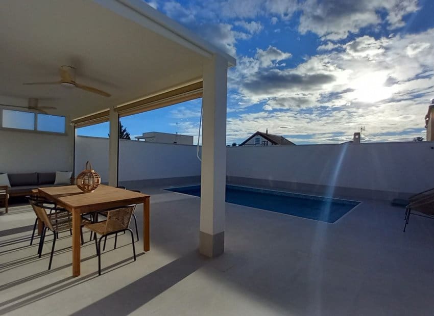 3 Zimmer Villa zu verkaufen in El Chaparral mit Pool - 499.000 € (Ref: 8690430)