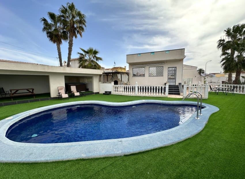 3 Zimmer Villa zu verkaufen in Ciudad Quesada - 549.950 € (Ref: 8699063)