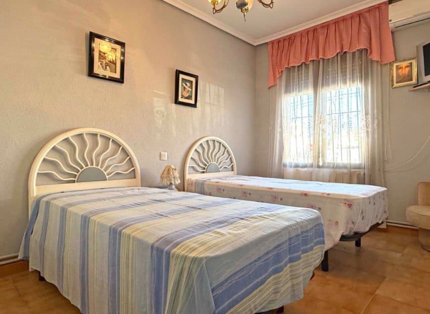 4 soveværelse Villa til salg i Torrevieja - € 319.900 (Ref: 8736554)