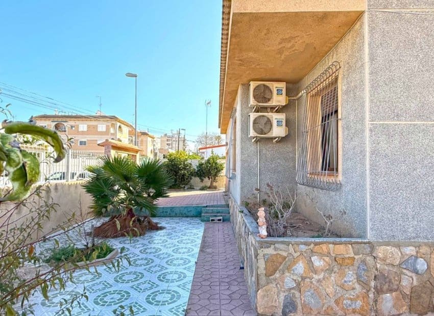 4 soveværelse Villa til salg i Torrevieja - € 319.900 (Ref: 8736554)