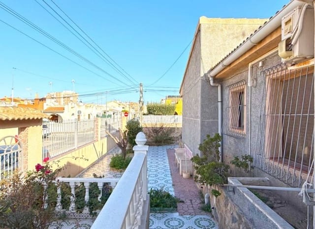 4 soveværelse Villa til salg i Nueva Torrevieja, Torrevieja - € 319.900 (Ref: 8736554)