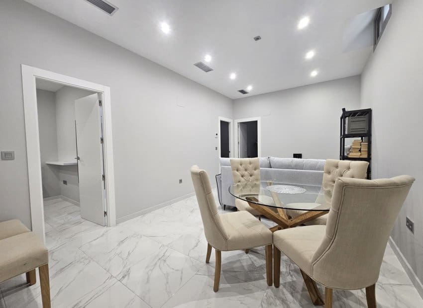 4 bedroom Villa for sale in Villamartin with pool - € 450,000 (Ref: 8743835)