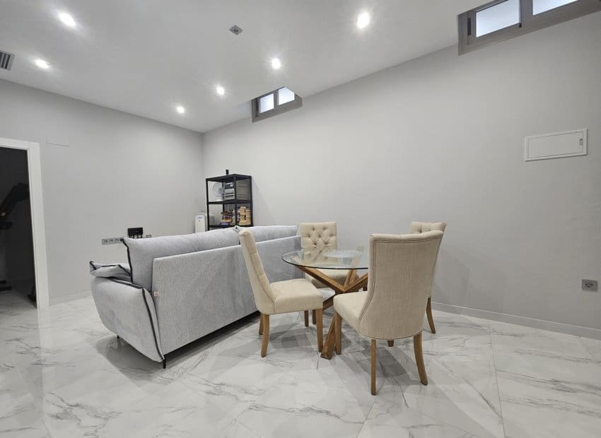 4 bedroom Villa for sale in Villamartin with pool - € 450,000 (Ref: 8743835)