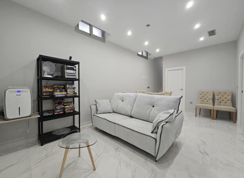 4 bedroom Villa for sale in Villamartin with pool - € 450,000 (Ref: 8743835)