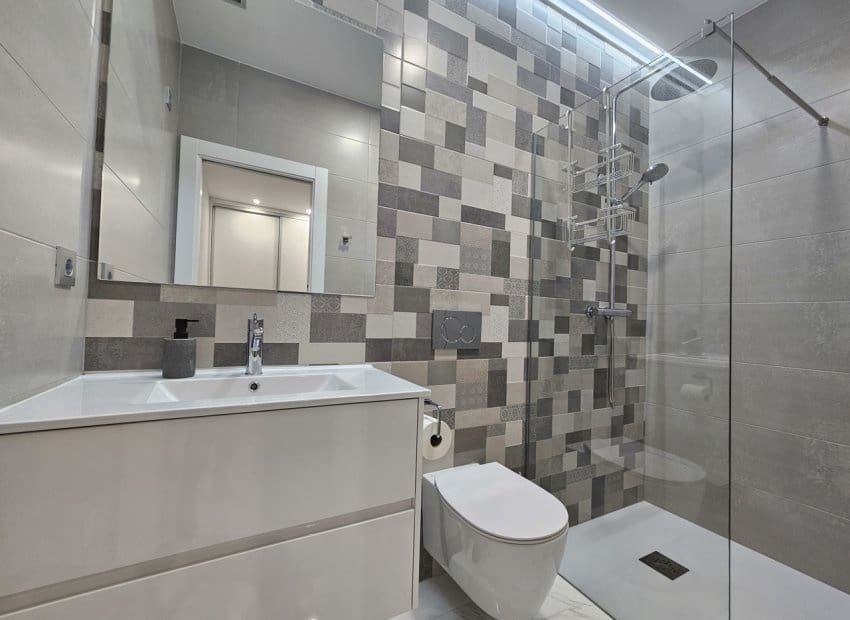 4 bedroom Villa for sale in Villamartin with pool - € 450,000 (Ref: 8743835)